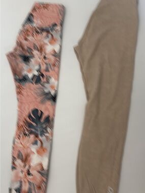 Lorna Jane Floral Coral & Tan Cropped Leggings